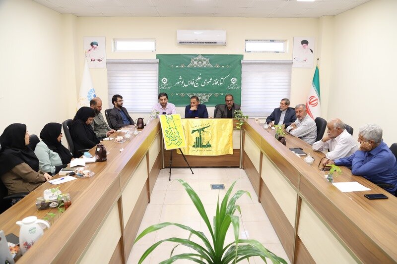 هنرمندان پیشقراولان تبیین شرایط با سلاح کلمه هستند