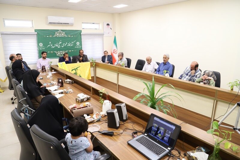 هنرمندان پیشقراولان تبیین شرایط با سلاح کلمه هستند