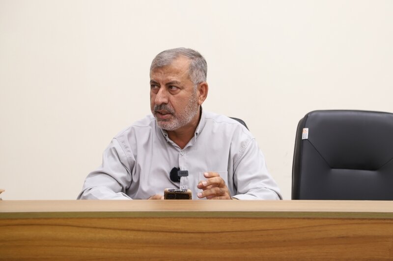 هنرمندان پیشقراولان تبیین شرایط با سلاح کلمه هستند