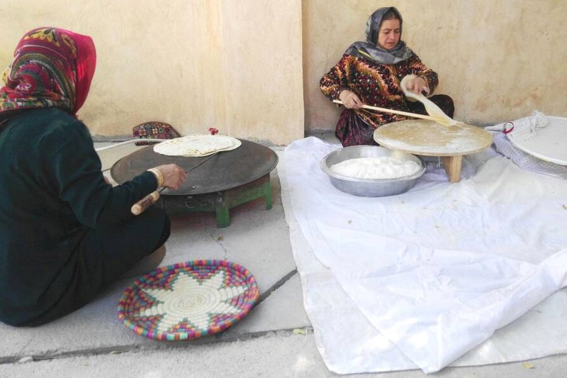 نمایشگاه صنایع دستی در کتابخانه عمومی روستای رودفاریاب برپا شد