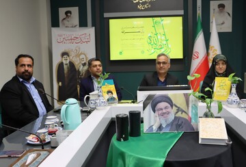 نشست عصر شعر «راز نصرالله» با حضور مدیر کل کتابخانه های عمومی استان و جمعی از شاعران استانی در محل کتابخانه مرکزی یزد برگزار شد.