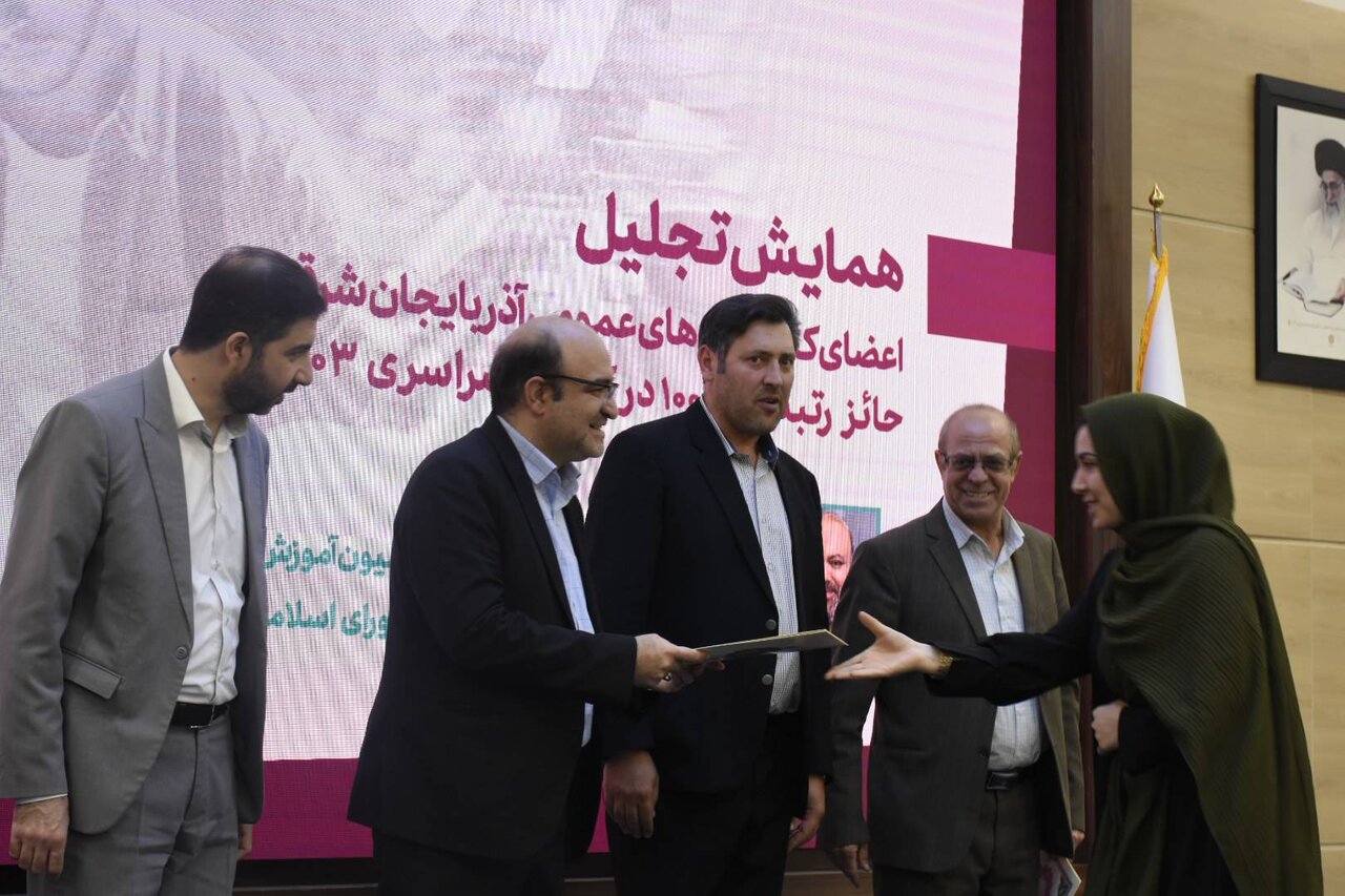 نقش مهم کتابخانههای عمومی و کتابداران در موفقیتهای تحصیلی و آموزشی جوانان و نوجوانان