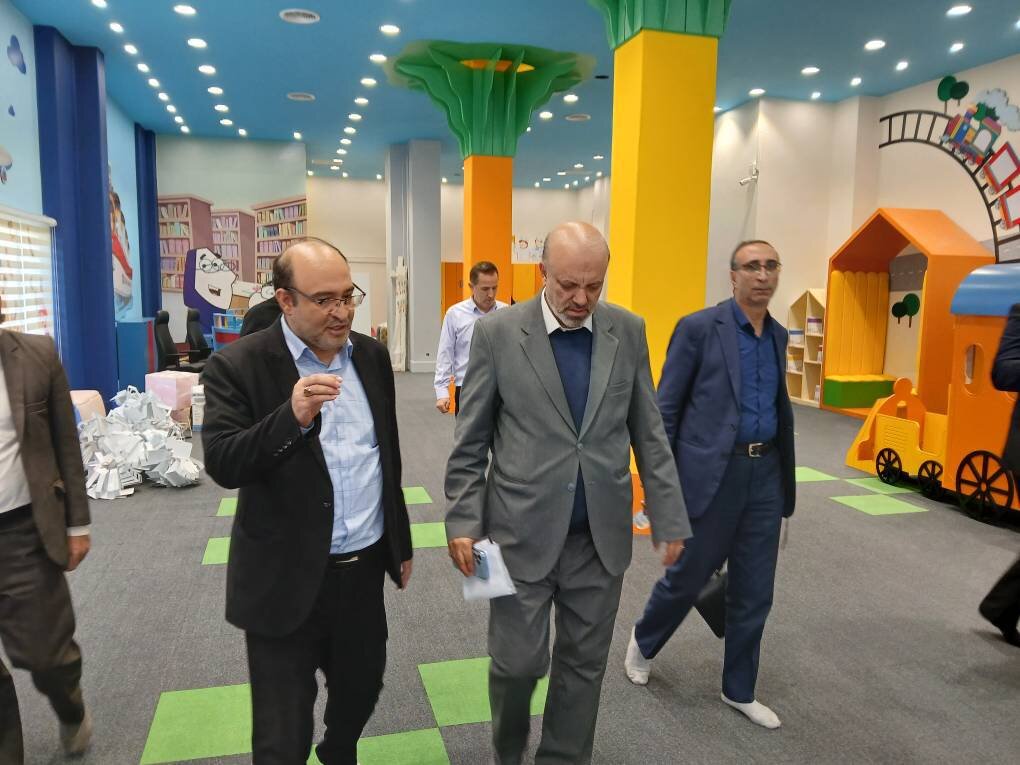 نقش مهم کتابخانههای عمومی و کتابداران در موفقیتهای تحصیلی و آموزشی جوانان و نوجوانان