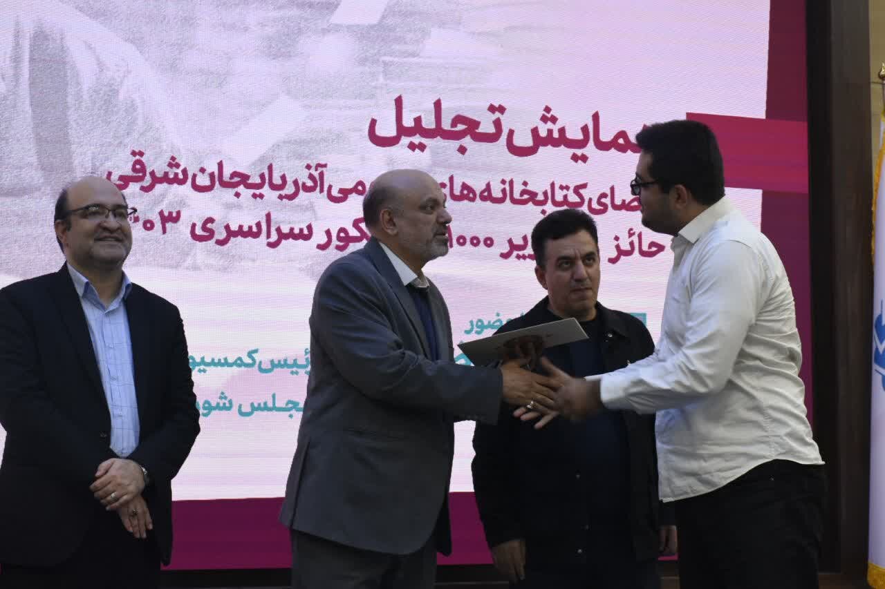 نقش مهم کتابخانههای عمومی و کتابداران در موفقیتهای تحصیلی و آموزشی جوانان و نوجوانان