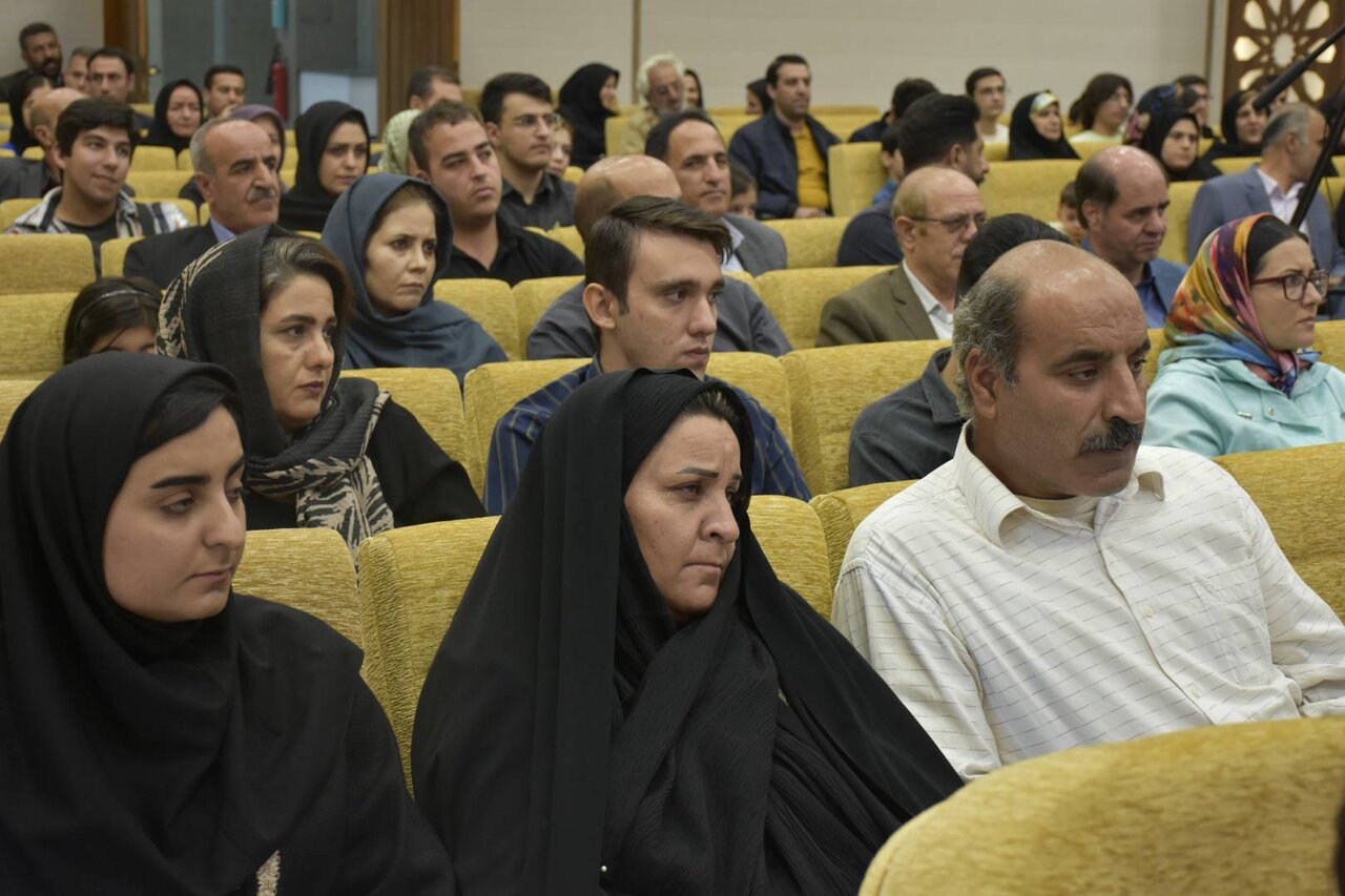 نقش مهم کتابخانههای عمومی و کتابداران در موفقیتهای تحصیلی و آموزشی جوانان و نوجوانان