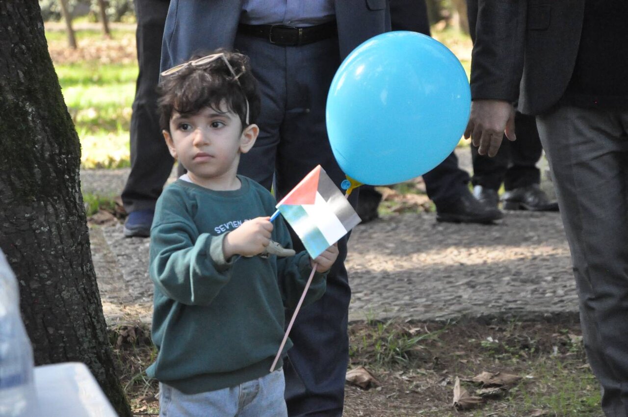 «اردو با کتاب» به یاد کودکان غزه در پارک شهر رشت برگزار شد