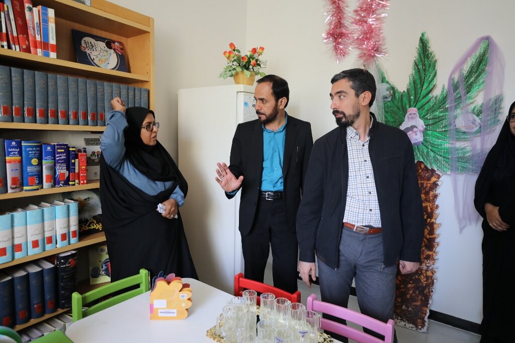 شبکه کتابخانههای عمومی نیازمند حضور میدانی است/ سرمایه انسانی مزیت رقابتی نهاد