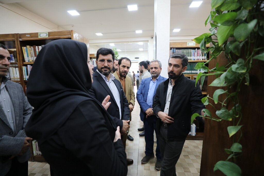 شبکه کتابخانههای عمومی نیازمند حضور میدانی است/ سرمایه انسانی مزیت رقابتی نهاد