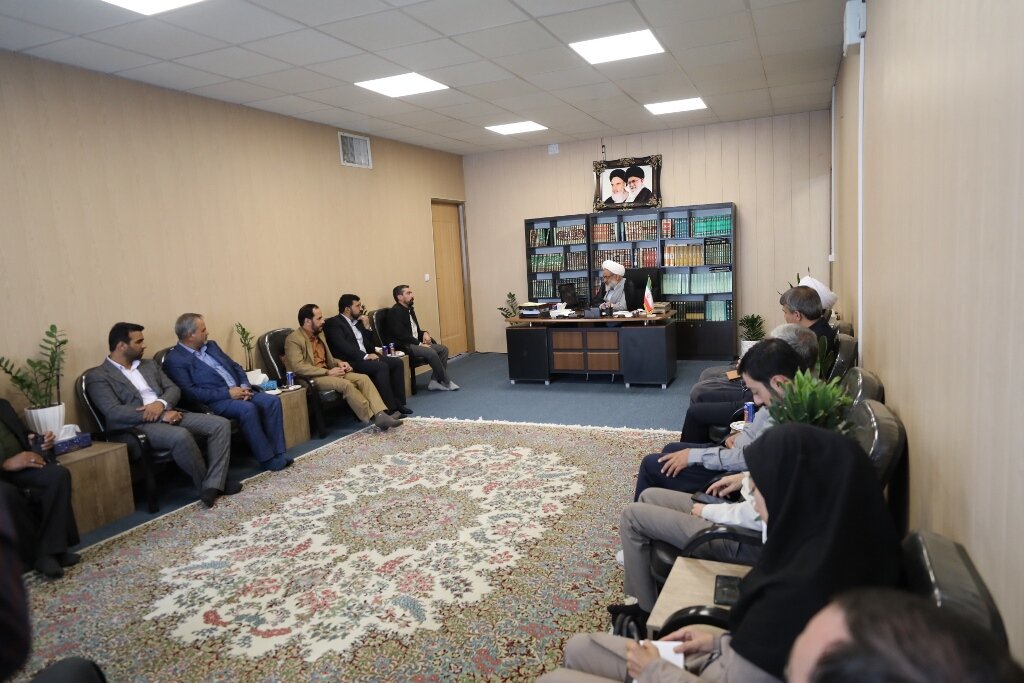 شبکه کتابخانههای عمومی نیازمند حضور میدانی است/ سرمایه انسانی مزیت رقابتی نهاد