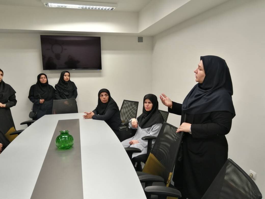 بازدید مسئولان کتابخانههای عمومی شهر تهران از کتابخانه عمومی آینده