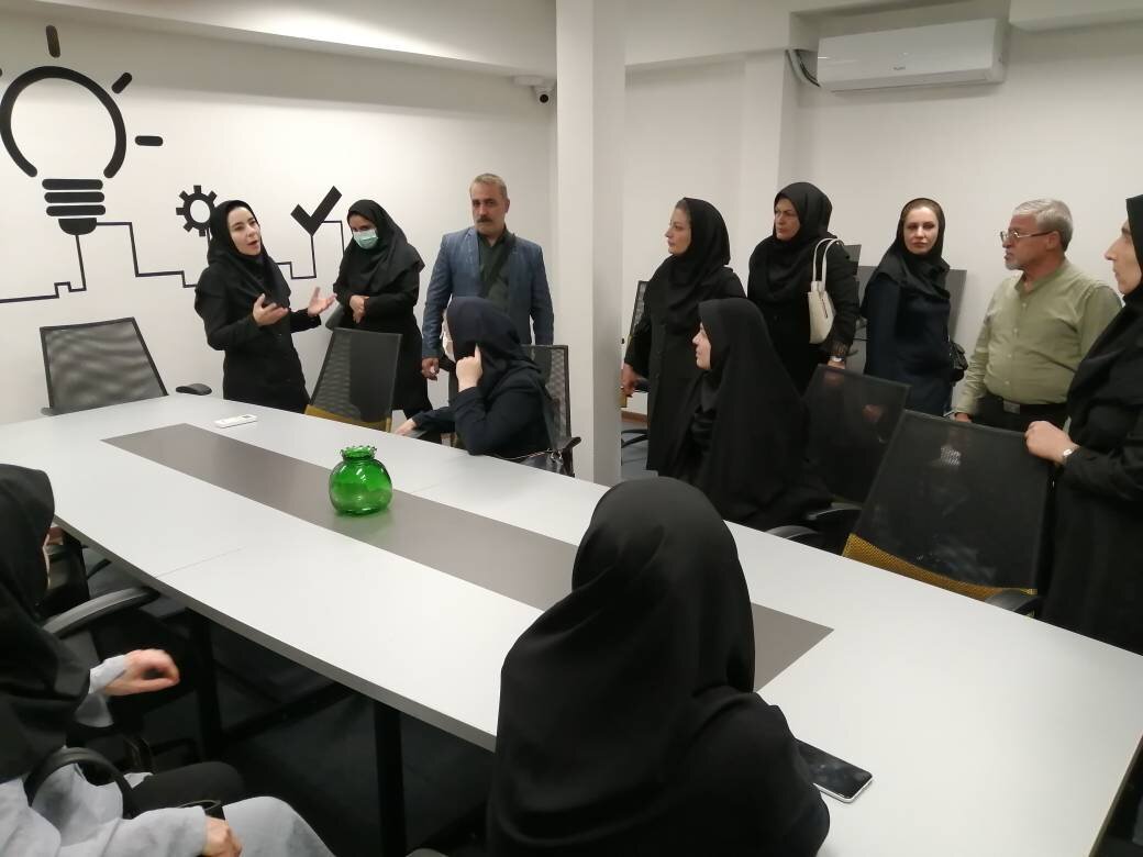 بازدید مسئولان کتابخانههای عمومی شهر تهران از کتابخانه عمومی آینده