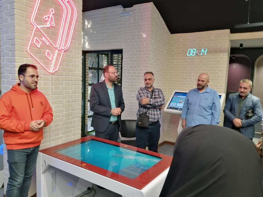 بازدید مسئولان کتابخانههای عمومی شهر تهران از کتابخانه عمومی آینده