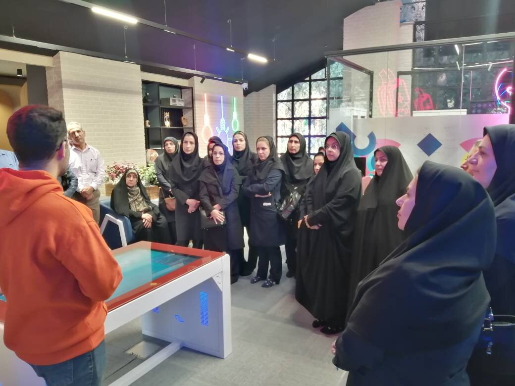 بازدید مسئولان کتابخانههای عمومی شهر تهران از کتابخانه عمومی آینده