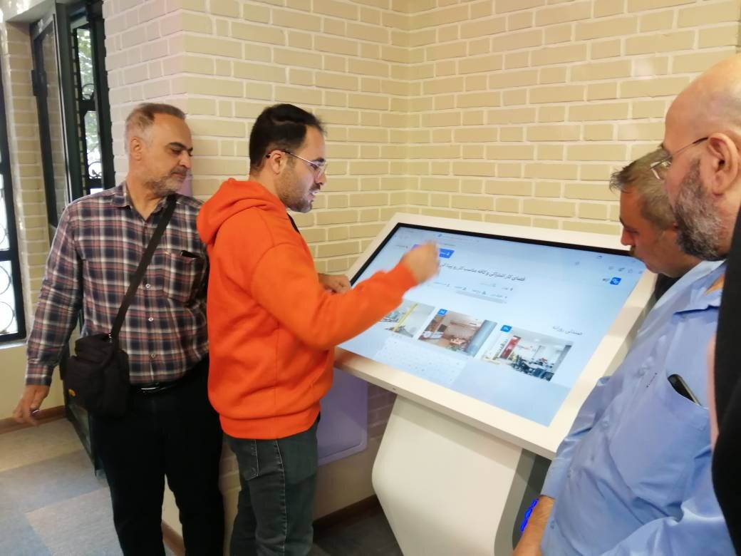 بازدید مسئولان کتابخانههای عمومی شهر تهران از کتابخانه عمومی آینده