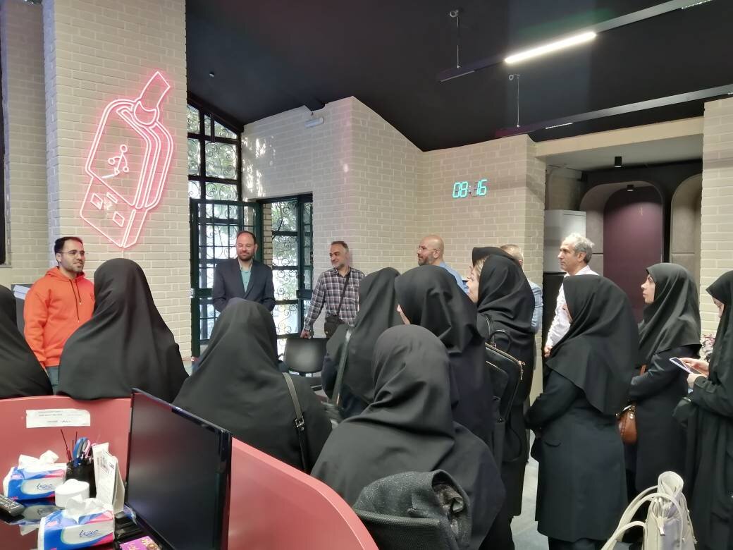 بازدید مسئولان کتابخانههای عمومی شهر تهران از کتابخانه عمومی آینده