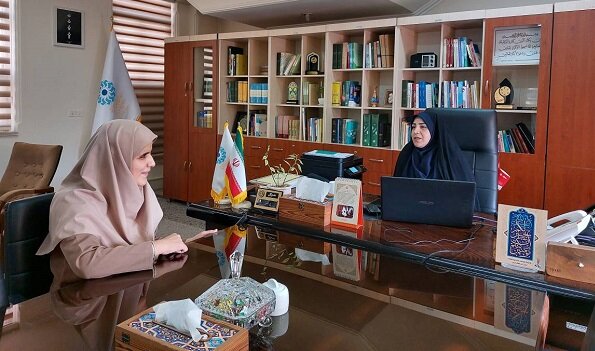 تجلیل مدیرکل کتابخانههای عمومی آذربایجان غربی از مسئول بخش نابینایان کتابخانه مرکزی