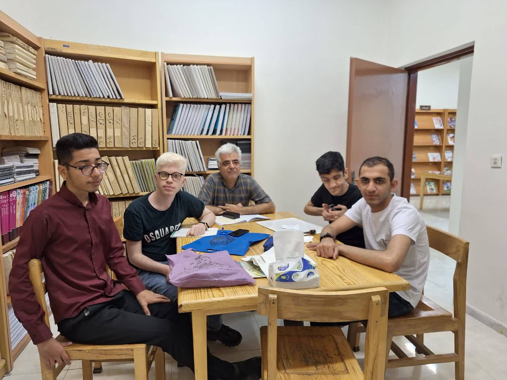 گرامیداشت روز عصای سفید در کتابخانه عمومی شهید شاهچراغی دامغان