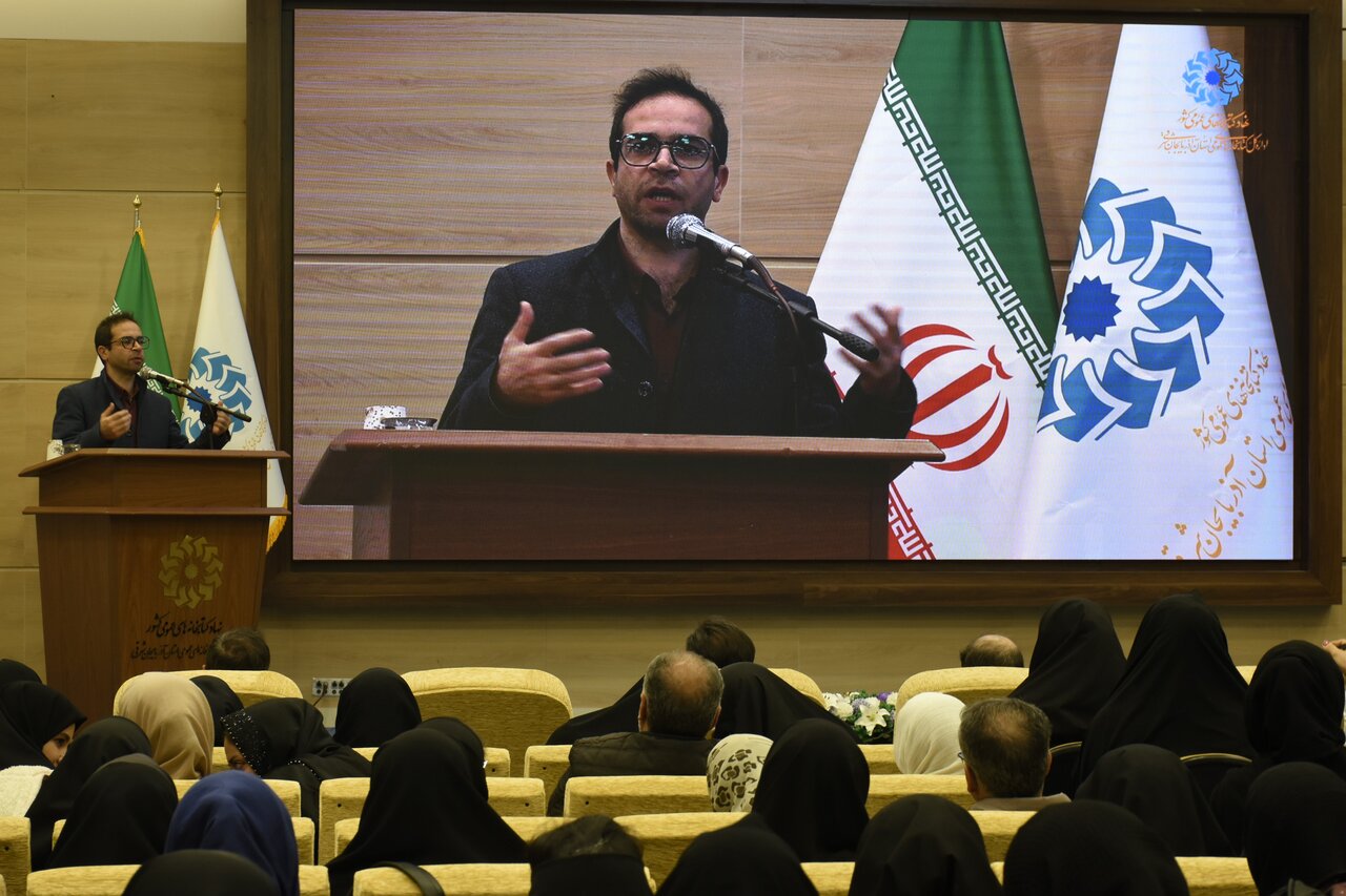 کتابخانه، به عنوان بارزترین جلوه نهاد علم در ایران، ارزش، نظم و رابطه اجتماعی تولید میکند