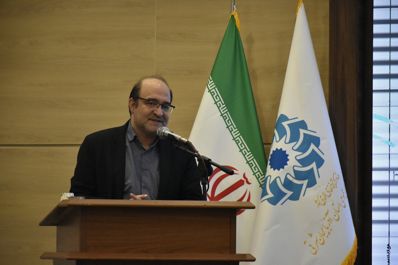 کتابخانه، به عنوان بارزترین جلوه نهاد علم در ایران، ارزش، نظم و رابطه اجتماعی تولید میکند