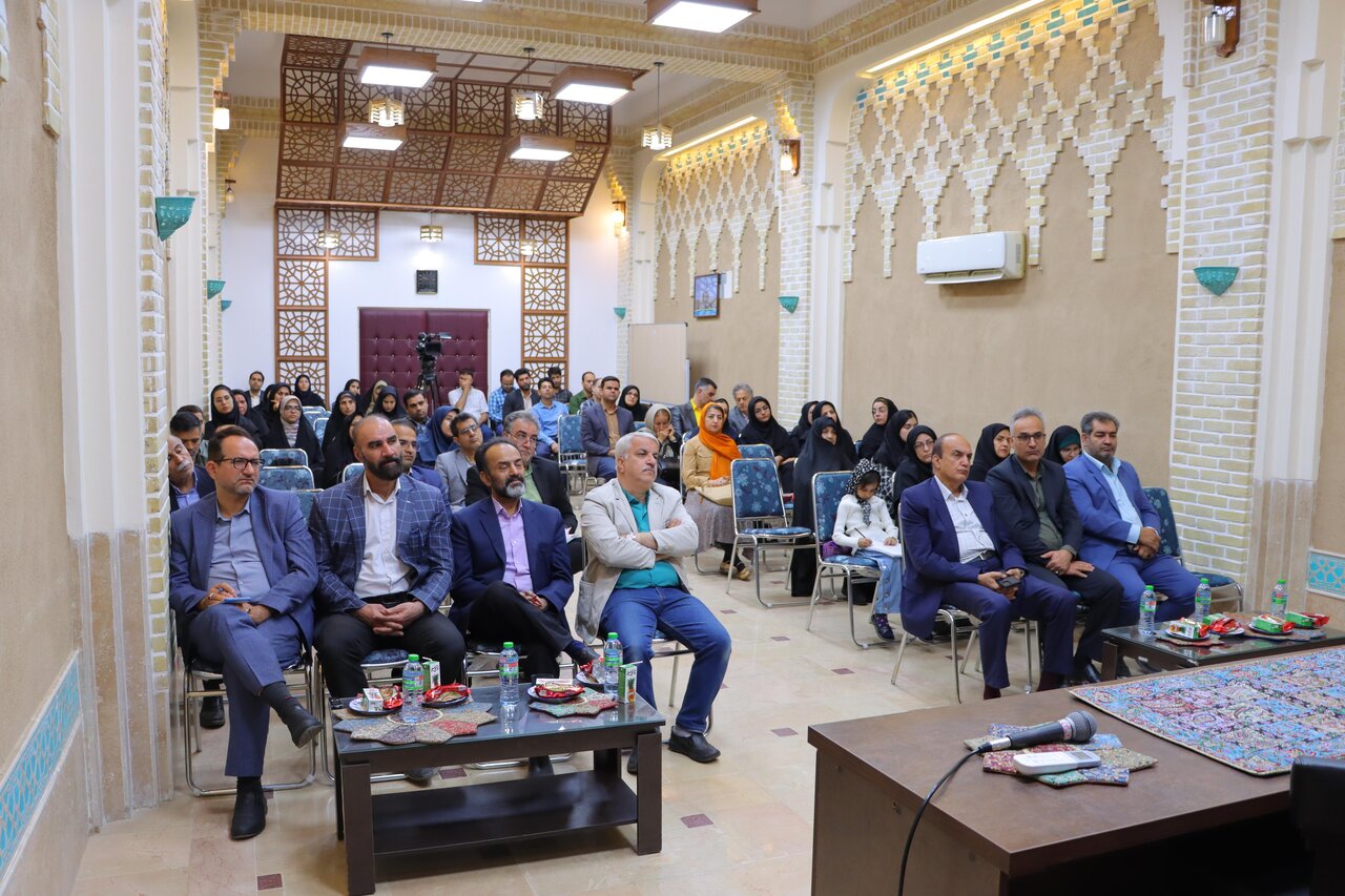 نشست تخصصی با موضوع «آینده خواندن و کتابخانههای عمومی در عصر هوش مصنوعی» برگزار شد