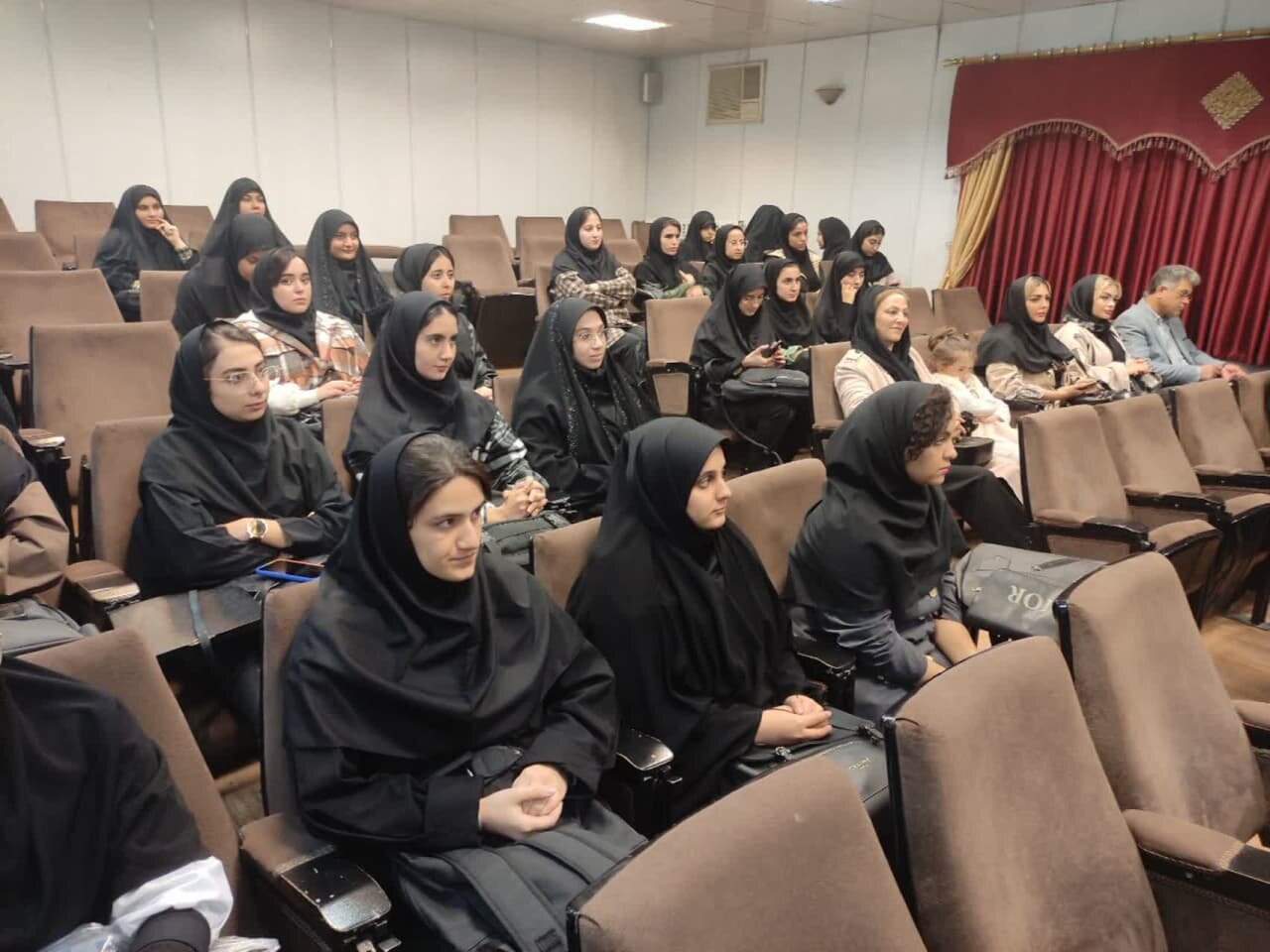 کتابخانههای عمومی شهر اراک میزبان اقشار مختلف مردم شد