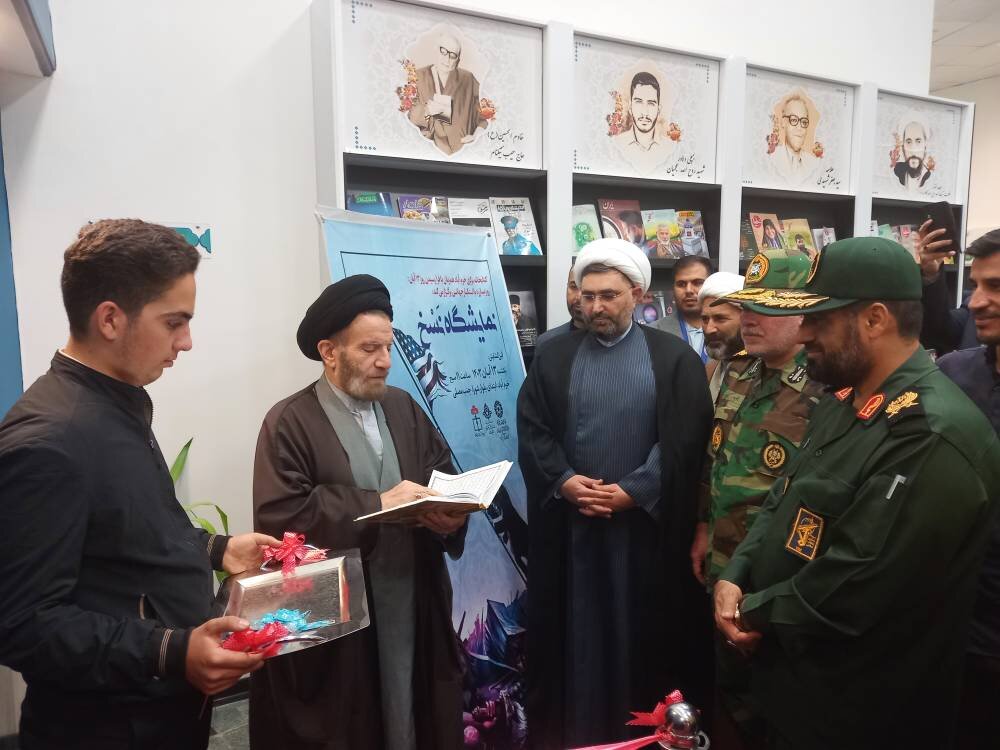 نمایشگاه عکس «نسخ» در کتابخانه مرکزی خرم آباد افتتاح شد