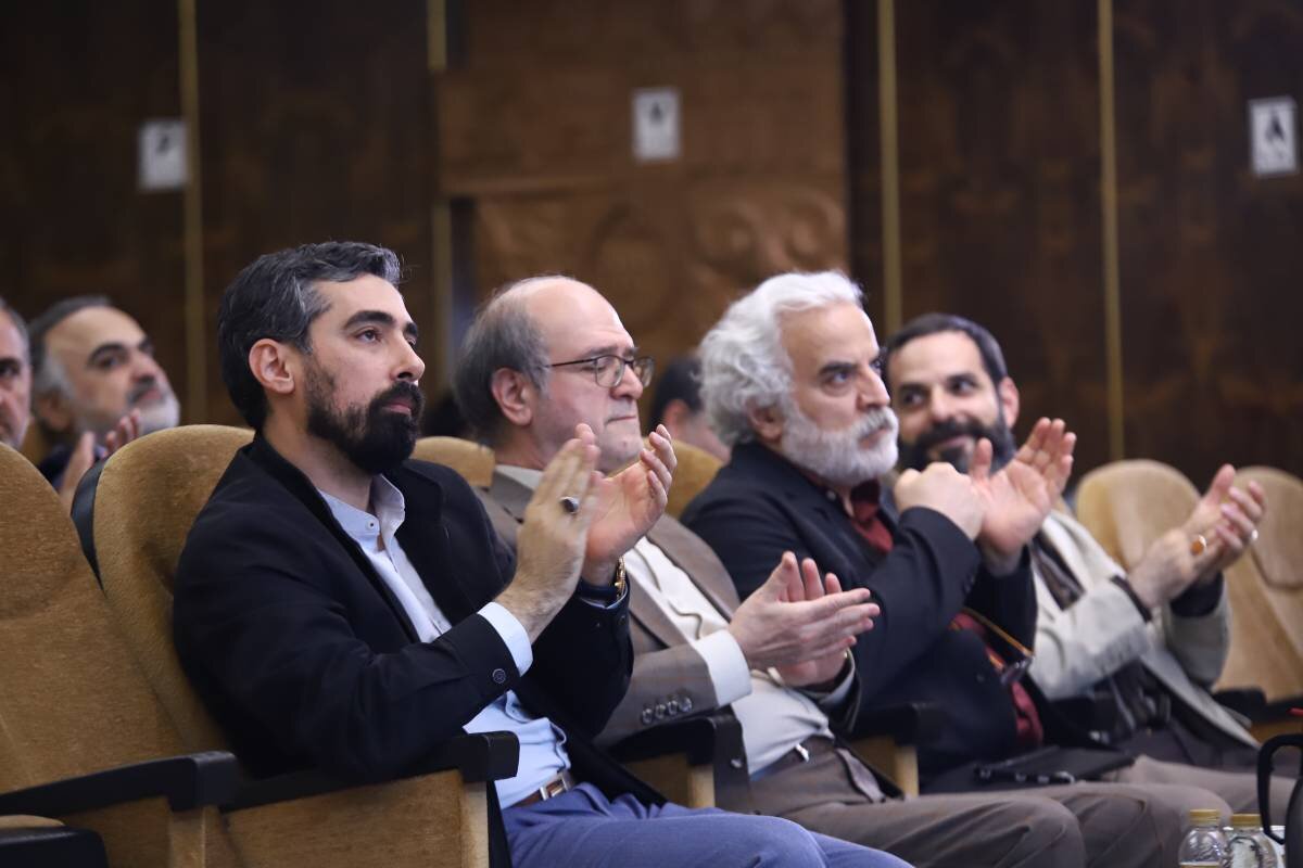 کاریکاتور زبانی تأثیرگذار برای انتقال پیام است/ رویداد «کارتون کتاب»، تمام شاخصههای یک جشنواره معتبر جهانی را دارد