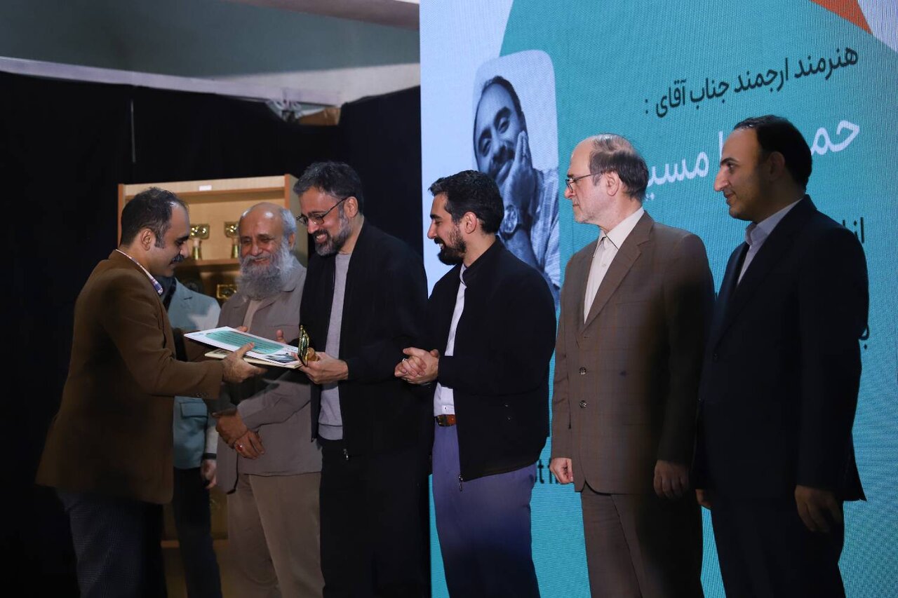 کاریکاتور زبانی تأثیرگذار برای انتقال پیام است/ رویداد «کارتون کتاب»، تمام شاخصههای یک جشنواره معتبر جهانی را دارد