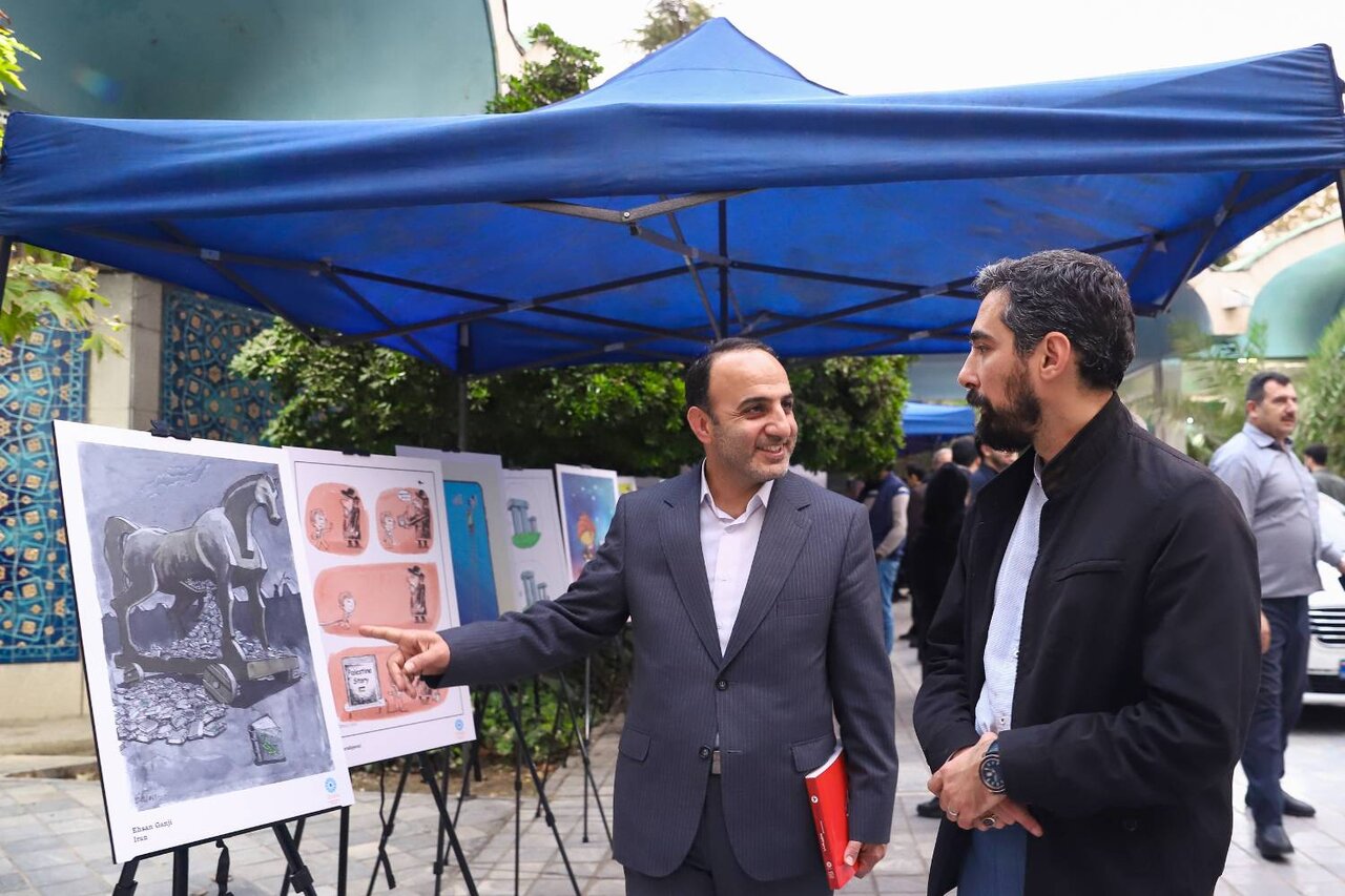 کاریکاتور زبانی تأثیرگذار برای انتقال پیام است/ رویداد «کارتون کتاب»، تمام شاخصههای یک جشنواره معتبر جهانی را دارد