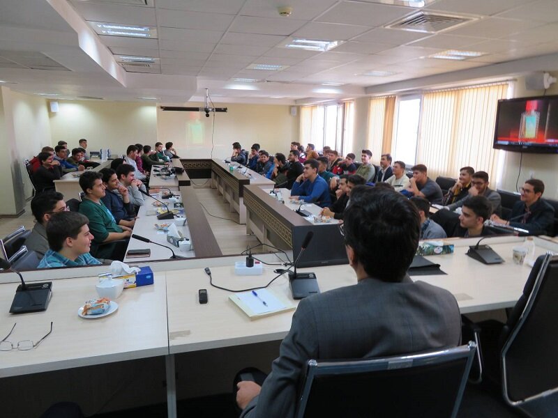 گفتگوی صمیمی دانشآموزان درباره تاریخ آمریکا