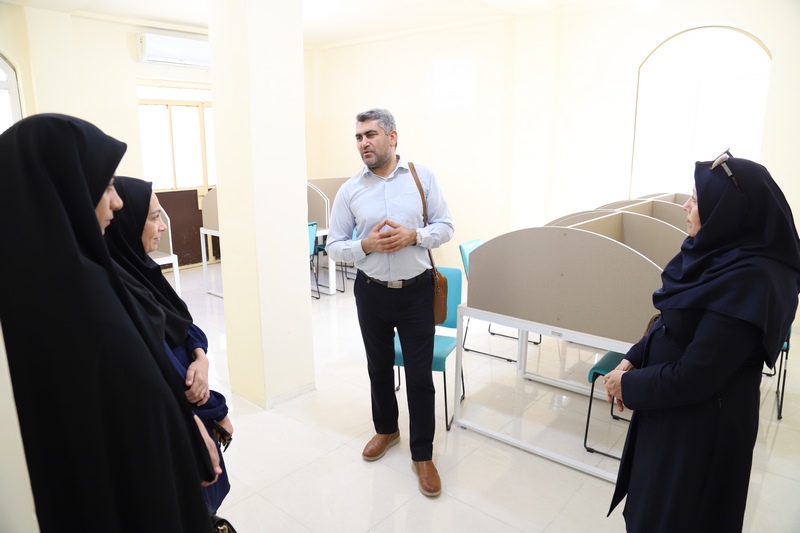 اساتید دانشگاه خلیج فارس از کتابخانههای عمومی استان بوشهر بازدید کردند
