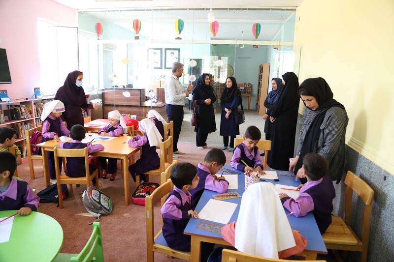 اساتید دانشگاه خلیج فارس از کتابخانههای عمومی استان بوشهر بازدید کردند