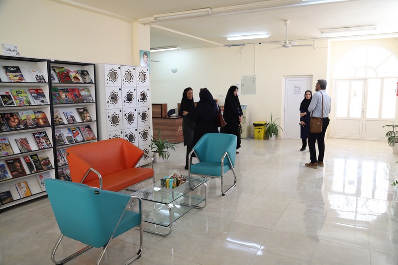اساتید دانشگاه خلیج فارس از کتابخانههای عمومی استان بوشهر بازدید کردند