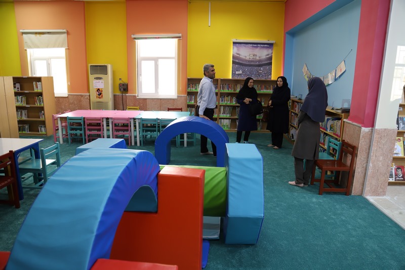 اساتید دانشگاه خلیج فارس از کتابخانههای عمومی استان بوشهر بازدید کردند