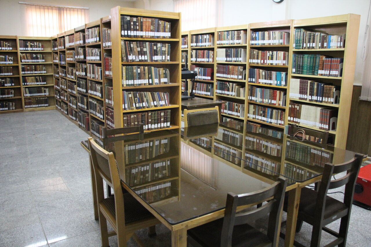 یک نسخه کتاب چاپ سنگی به کتابخانههای عمومی استان مرکزی اهدا شد