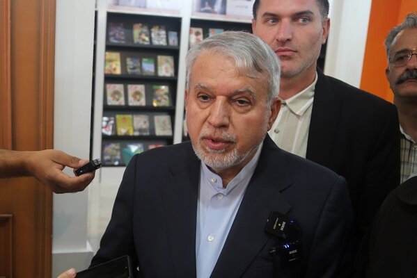 از نهاد کتابخانههای عمومی کشور برای ایجاد چنین کتابخانههایی قدردانی میکنم/نهاد، سازمانی اثرگذار سختکوش و مظلوم است