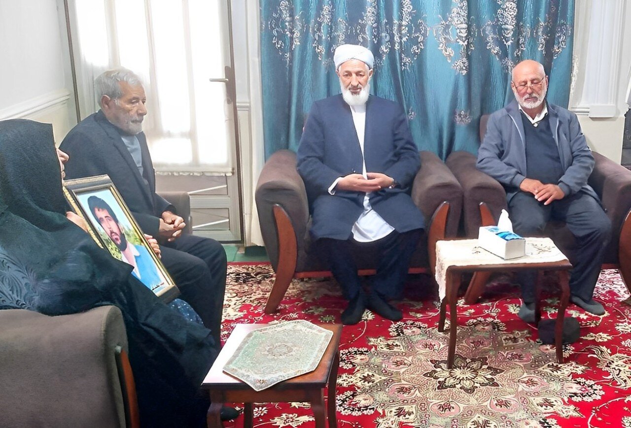 دیدار مدیرکل کتابخانههای عمومی گلستان با خانواده شهید محمد کول ثمره