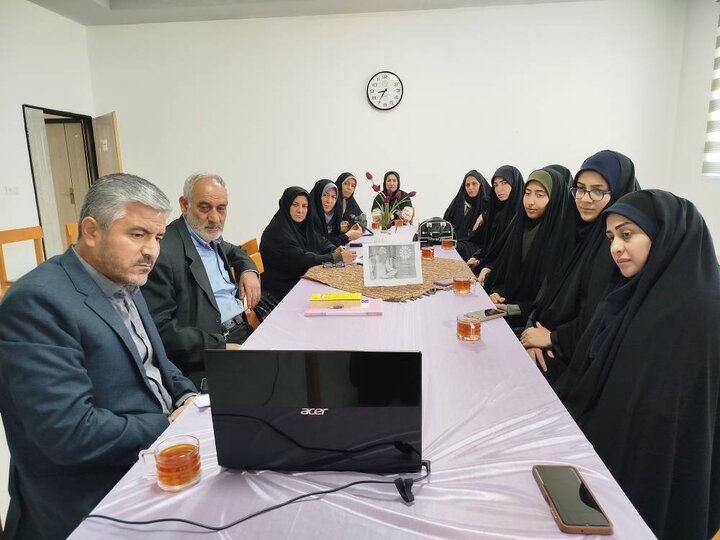 «گعده امین» در کتابخانه عمومی فرهنگ بوئین زهرا برگزار شد