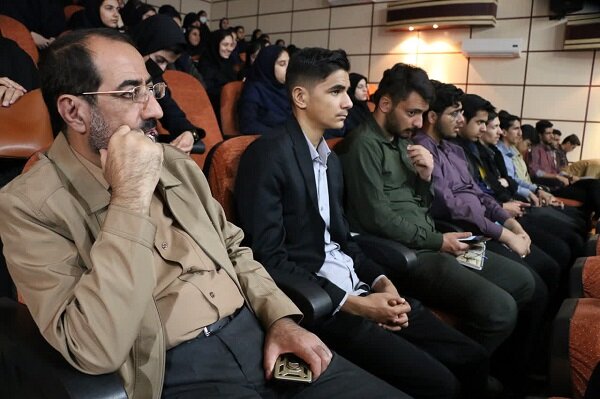 مبارزه با جهل، از اصلیترین محورهای منظومه فکری رهبر معظم انقلاب است