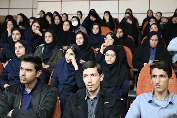 مبارزه با جهل، از اصلیترین محورهای منظومه فکری رهبر معظم انقلاب است