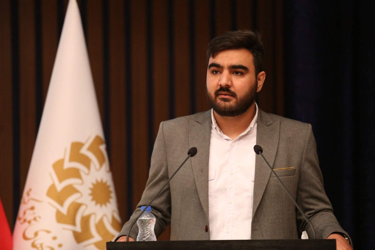 صراحت، دقت نظر و باریک بینی رهبر انقلاب در دیدار با شاعران