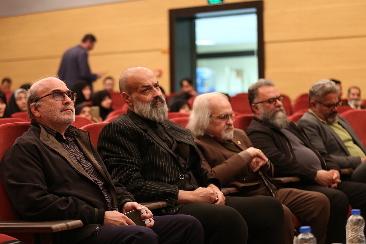 صراحت، دقت نظر و باریک بینی رهبر انقلاب در دیدار با شاعران