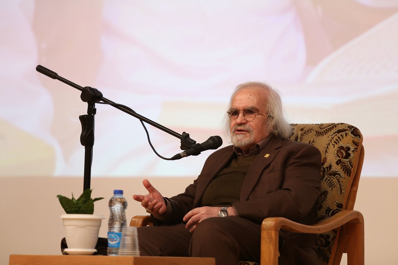 صراحت، دقت نظر و باریک بینی رهبر انقلاب در دیدار با شاعران