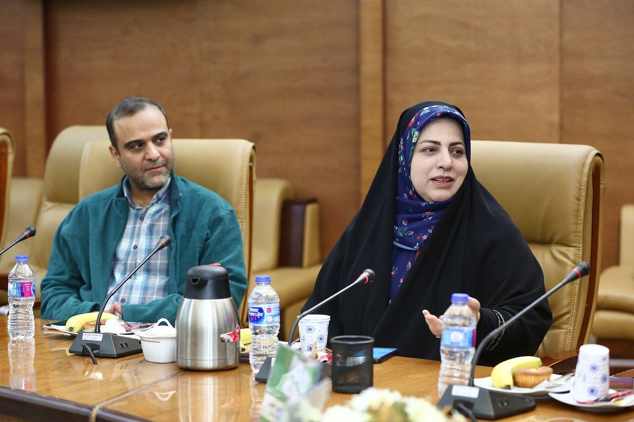 دخالت ناشران دولتی، عامل «کتابسازی در شعر» است