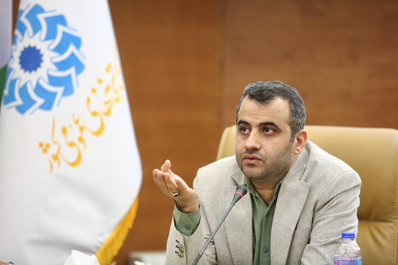 دخالت ناشران دولتی، عامل «کتابسازی در شعر» است