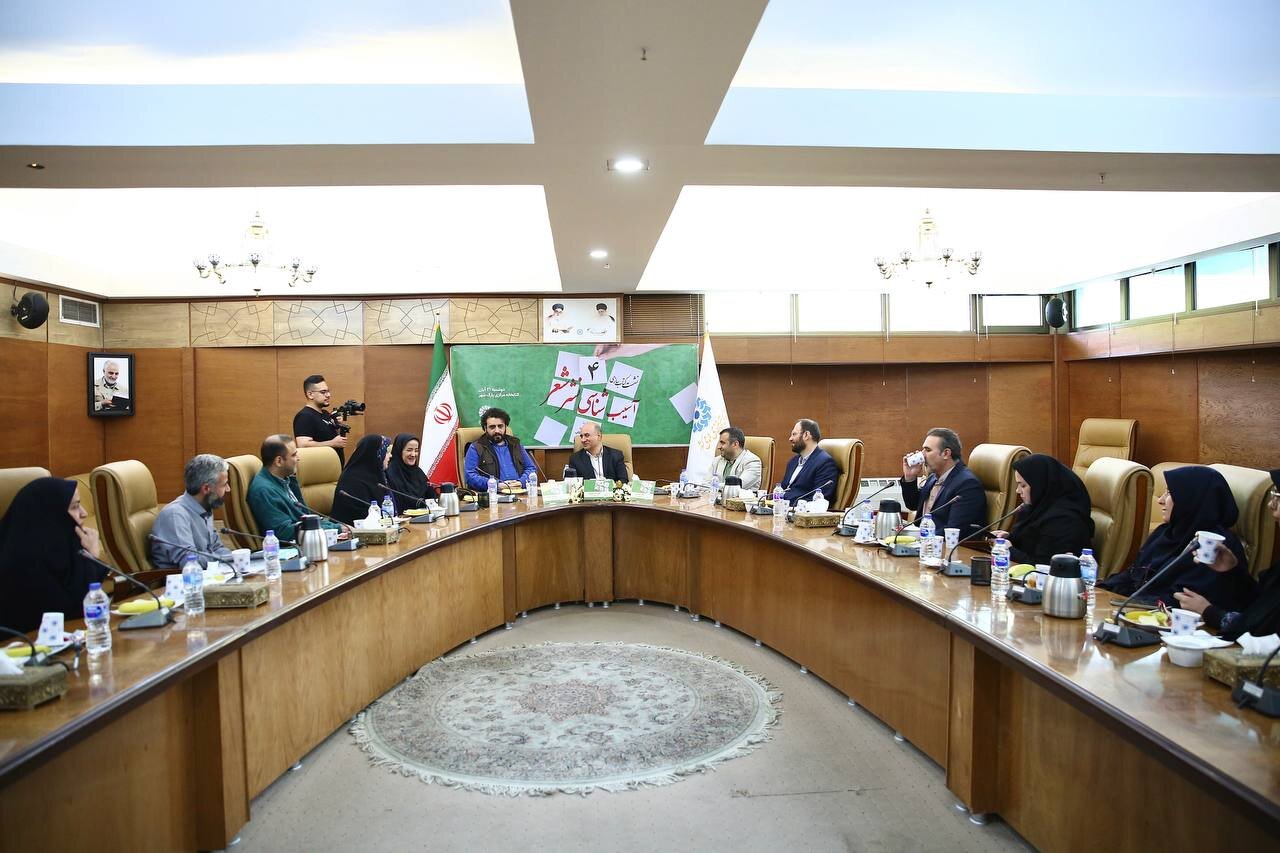 دخالت ناشران دولتی، عامل «کتاب‌سازی در شعر» است