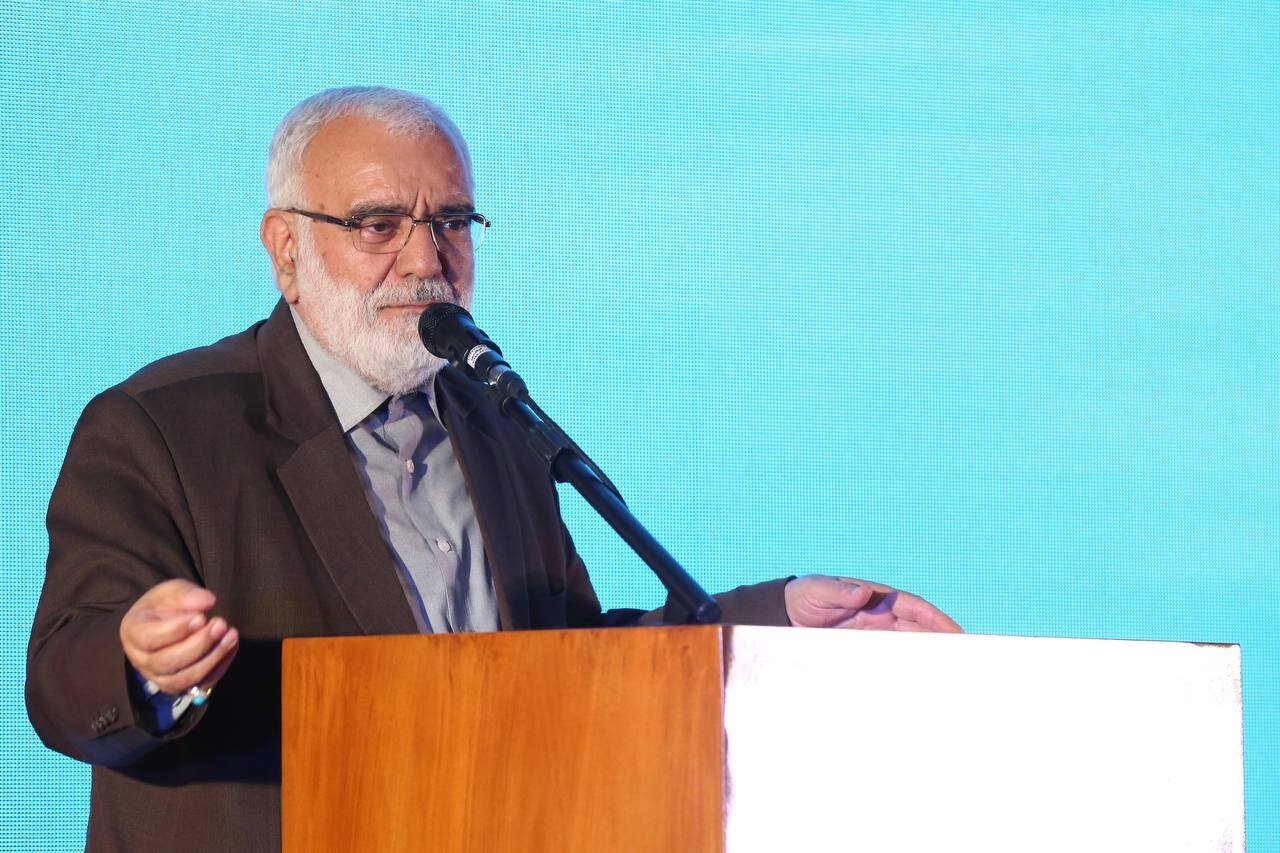 باید تلاش کنیم تا نویسنده، کتاب و قلم به جایگاه حقیقی خود برسند