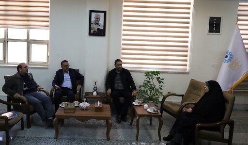 دیدار جمعی از فرماندهان بسیج با مدیرکل کتابخانههای عمومی آذربایجانغربی