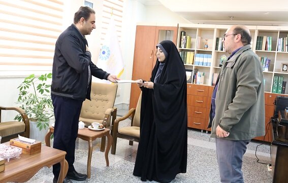 دیدار جمعی از فرماندهان بسیج با مدیرکل کتابخانههای عمومی آذربایجانغربی