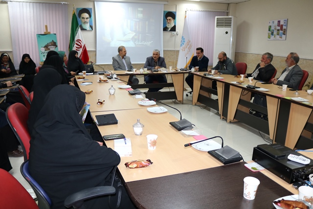 چراغ زبان فارسی در شبه قاره هند، بهواسطه جلسات حضرت آقا با شاعران فارسیگوی منطقه روشن مانده است